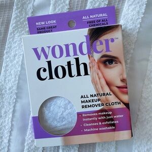 Brand NEW wonder cloth makeup remover